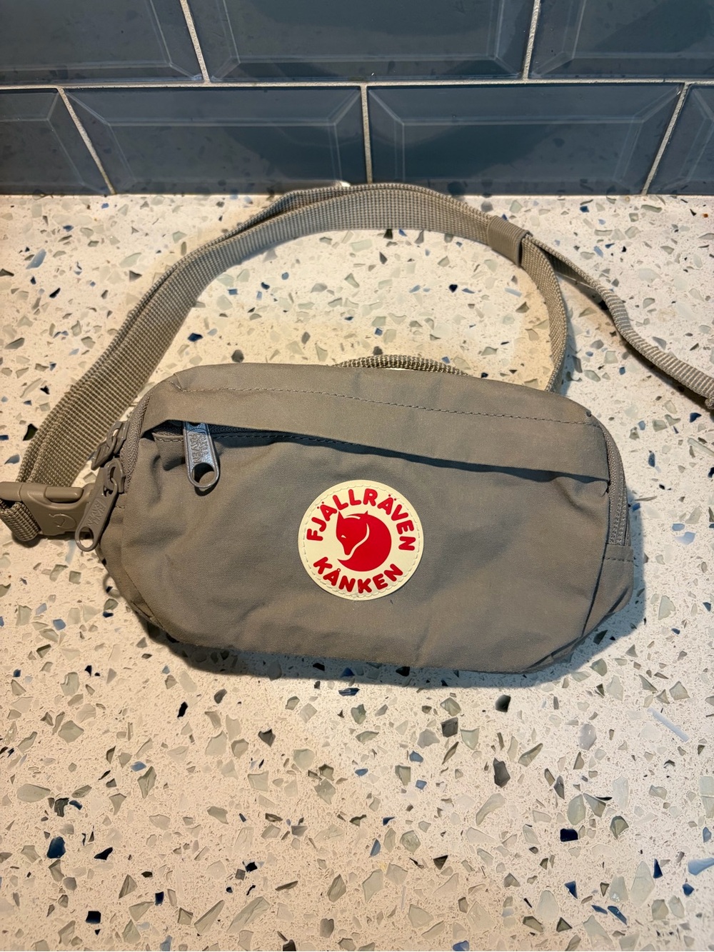 Fjallraven Kanken Unisex Hip Pack Fog Gray 4.5"x7"x3" NWOT